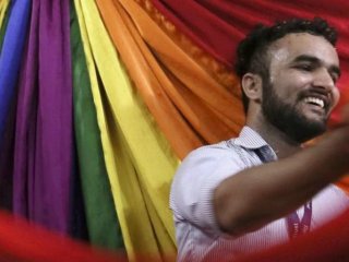 L’India diventa arcobaleno